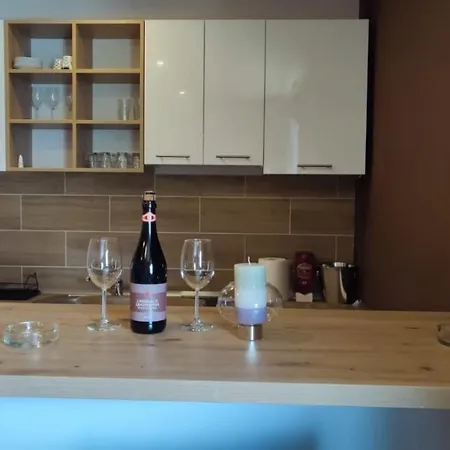 Como Apartment *