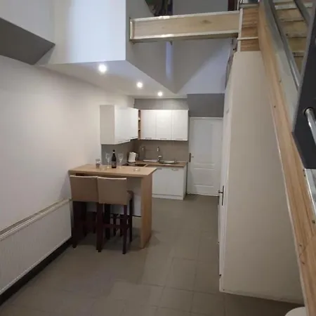 Como Apartment *
